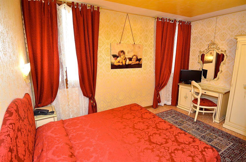 Residenza La Campana Pensión Venecia