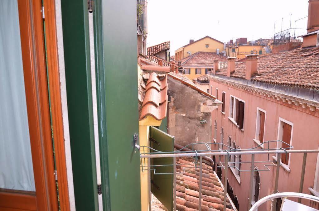 Residenza La Campana Pensión Venecia